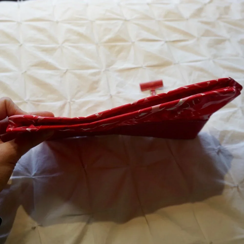 💚 CLINIQUE Pink/Red/White Pattern Makeup Bag (OS)